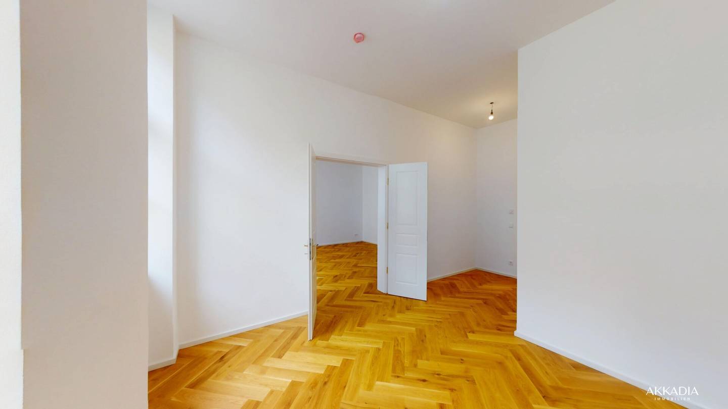Altbau-Juwel mit Stuck, Eichenboden &amp; Designbad