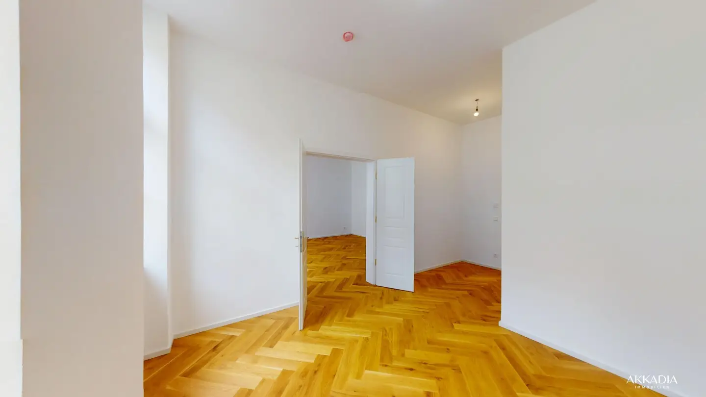 Stilvolle Altbauwohnung mit Balkon in zentraler Ruhelage