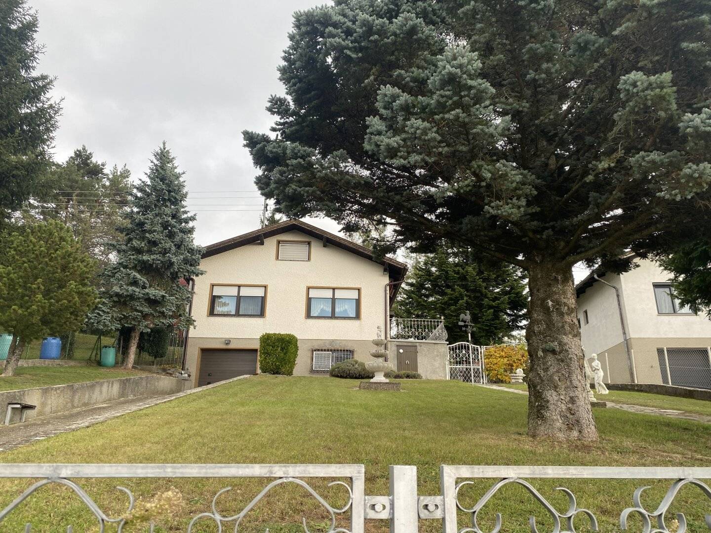 Well-kept rental house in a quiet scenic location