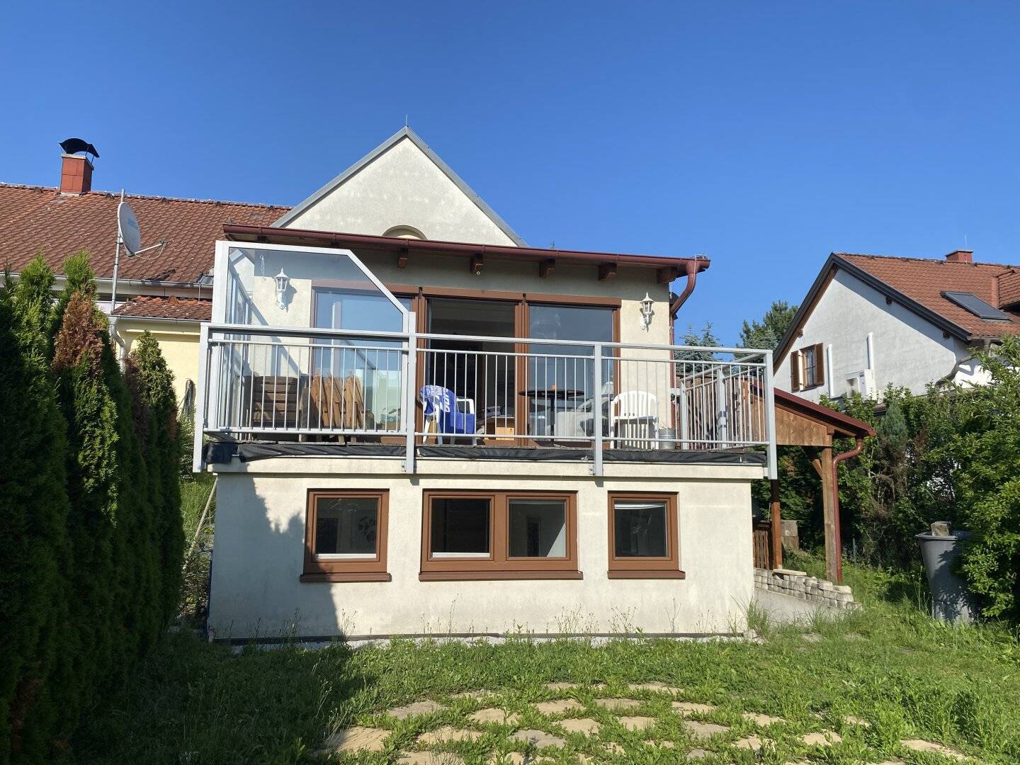 Wohnung mit Wintergarten und Gartenfläche