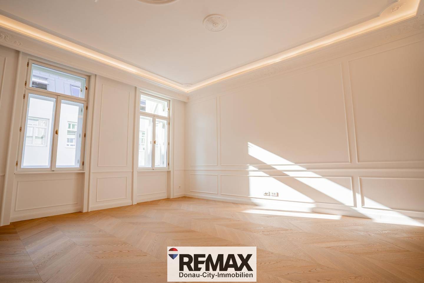 City center apartment with balcony first occupancy