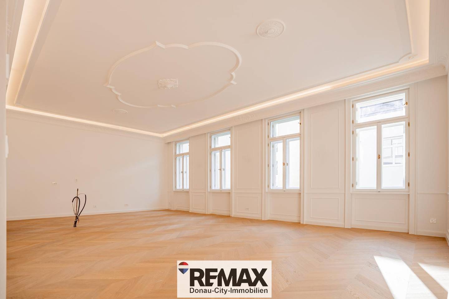 City center apartment with balcony first occupancy