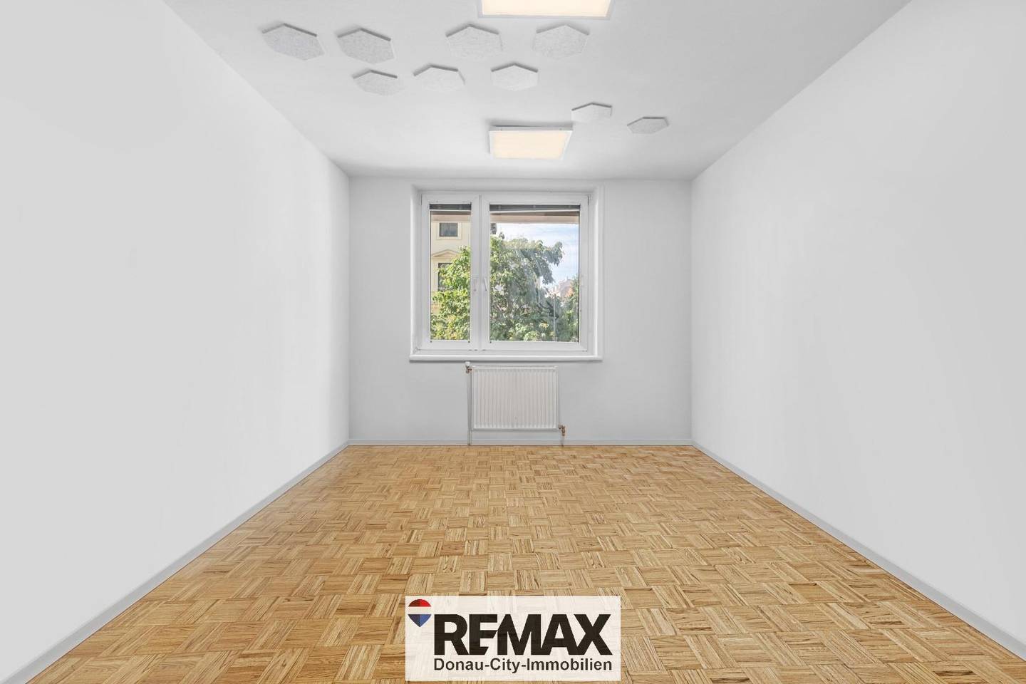 Apartment on the raised ground floor in Leopoldstadt with loggia