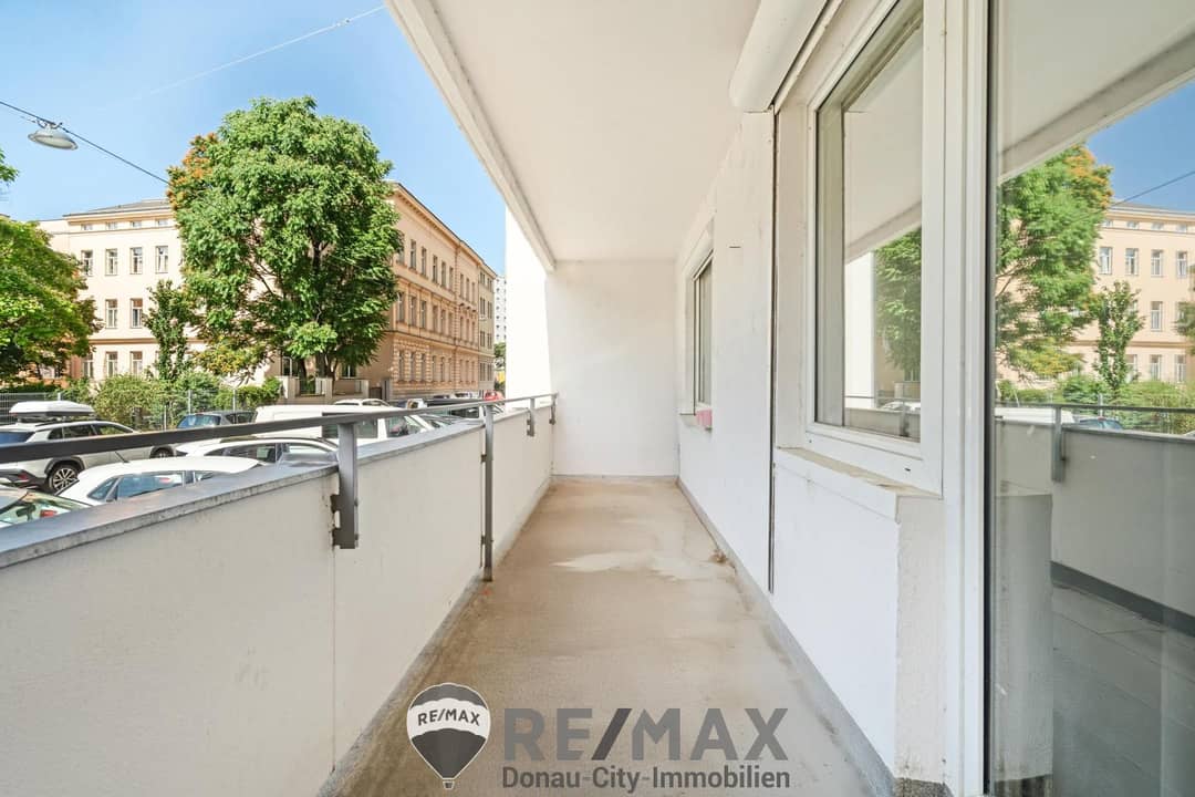 Apartment on the raised ground floor in Leopoldstadt with loggia