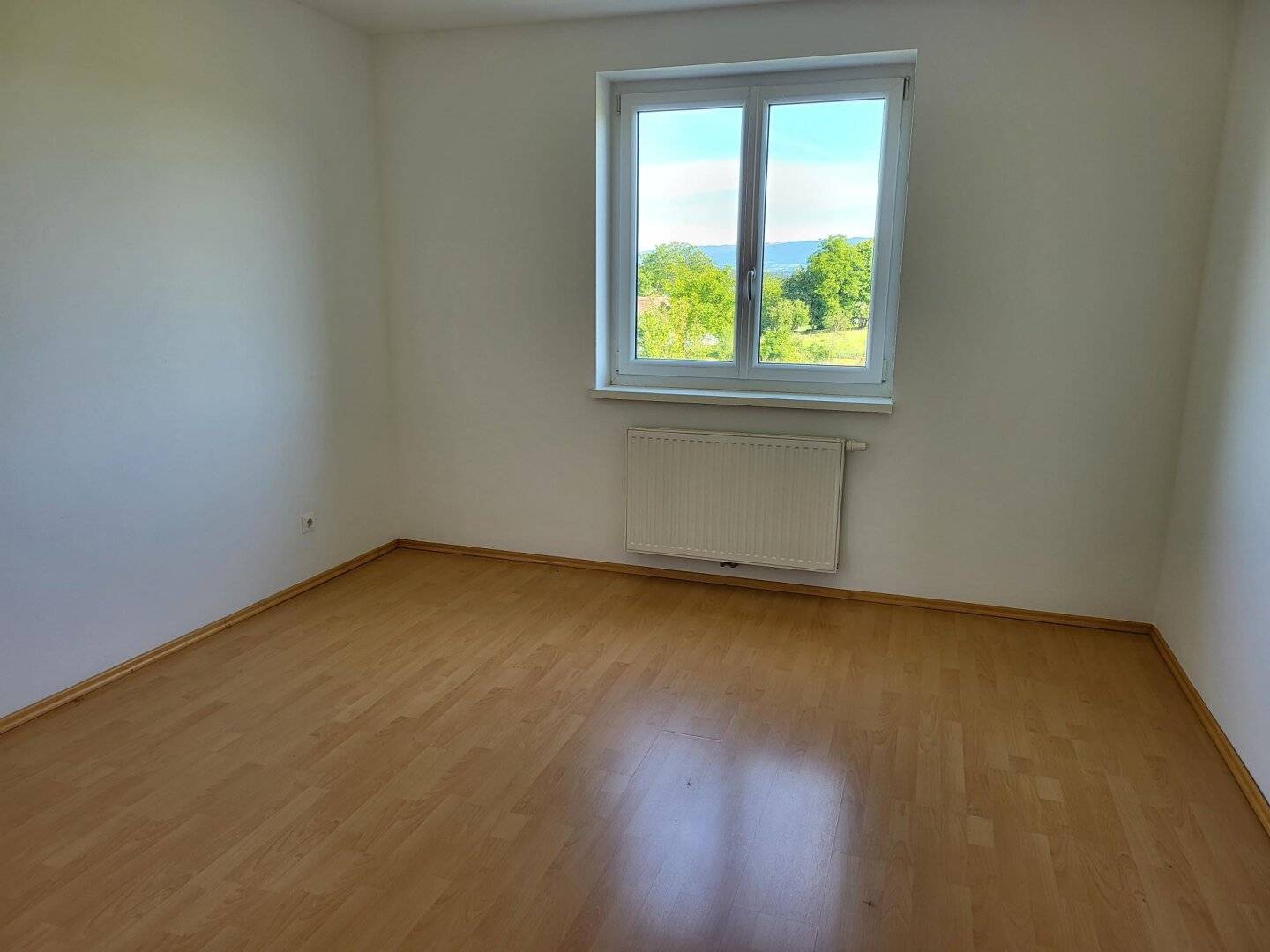 Apartment with loggia near supermarket