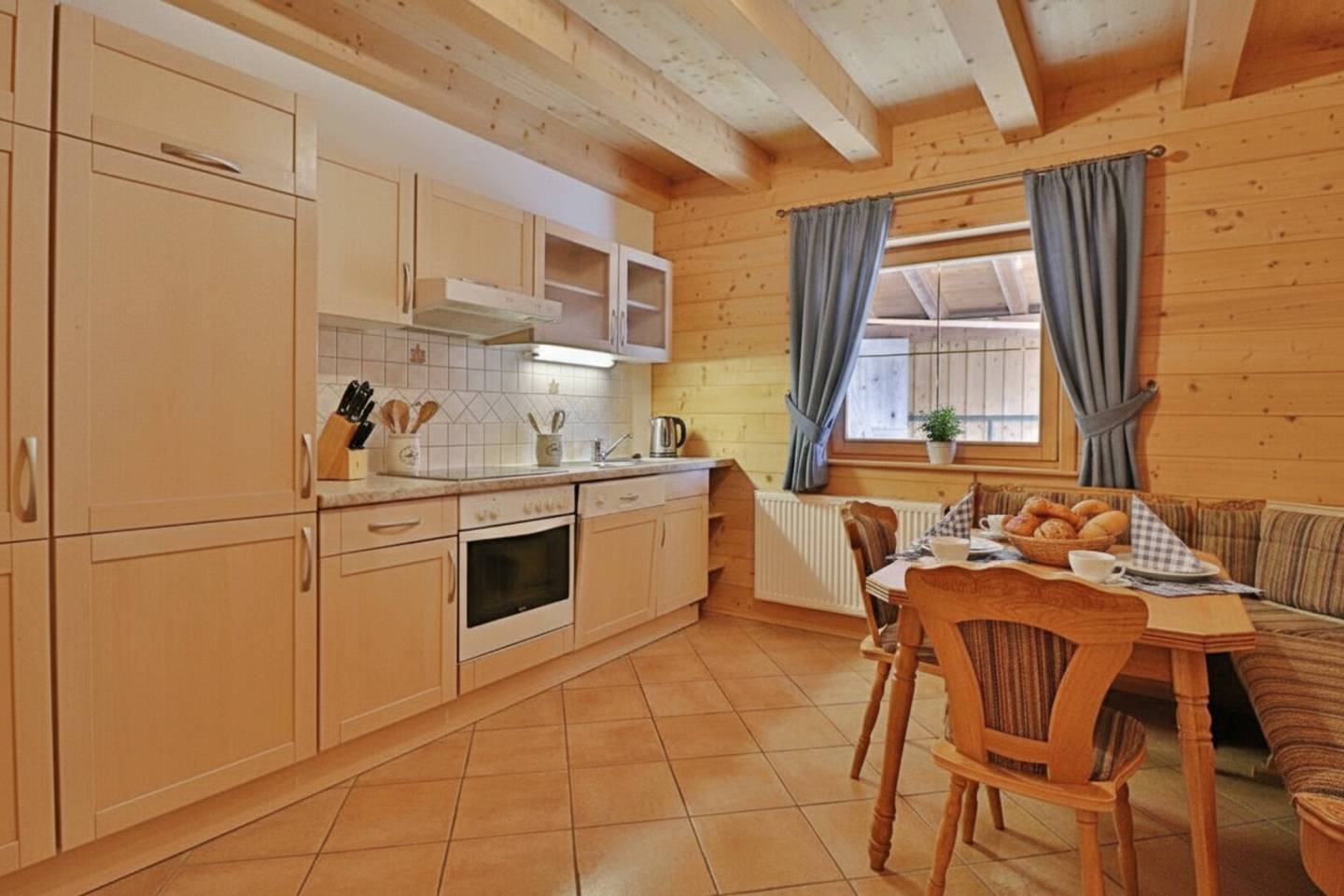 Tiroler Holzhaus mit Panoramablick in St. Ulrich am Pillersee