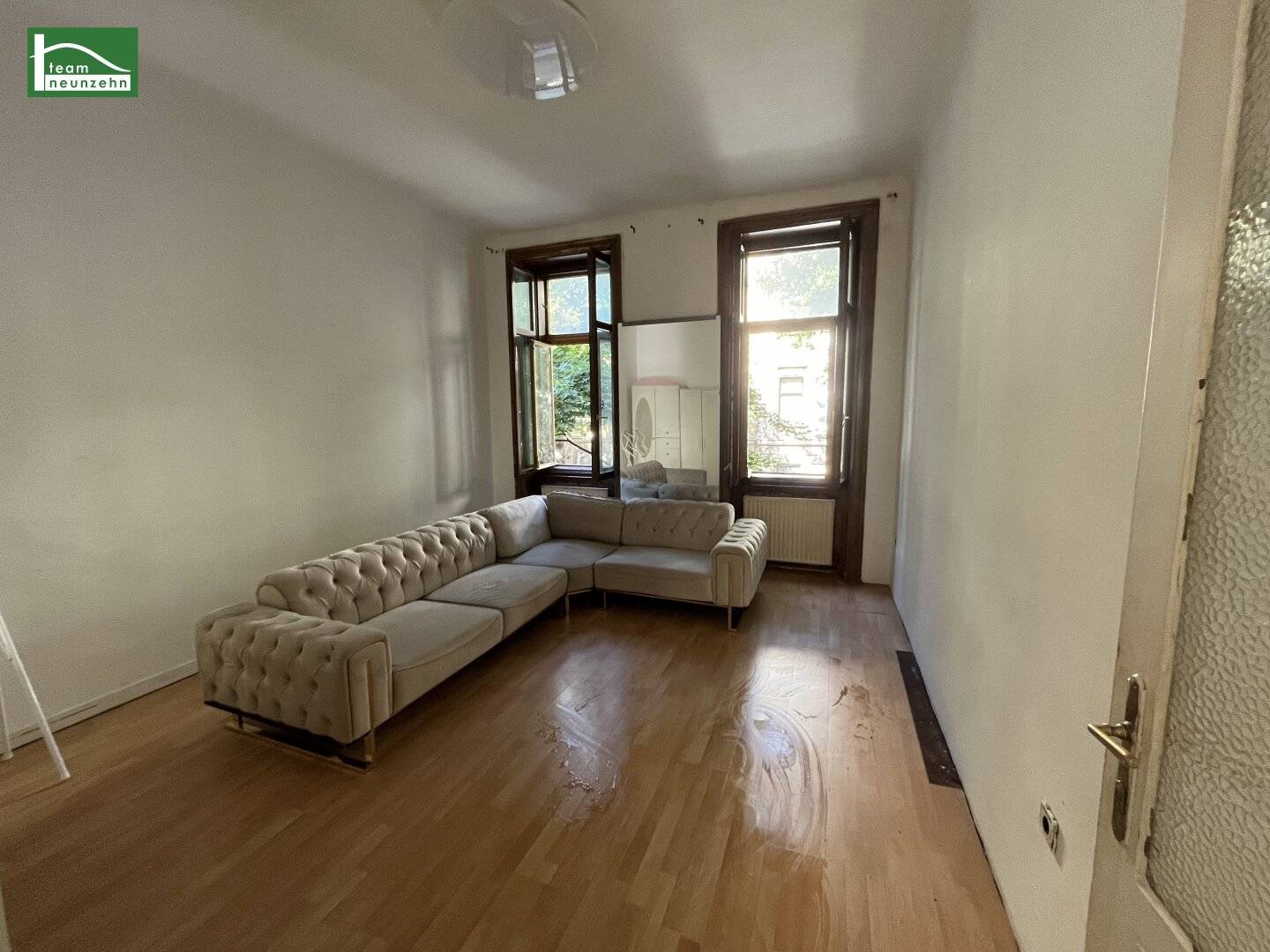 GÜNSTIGES PAKET MIT 2 WOHNUNGEN. RENOVIERUNGSBEDÜRFTIG. EINE WOHNUNG LEERSTEHEND. EINE WOHNUNG UNBEFRISTET VERMIETET!