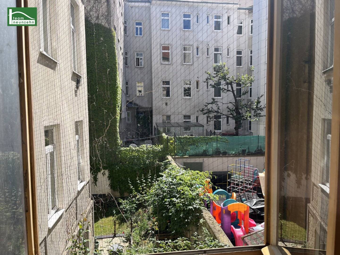 LEERSTEHEND! RENOVIERUNGSBEDÜRFTIGE WOHNUNG IN GEPFLEGTEM ALTBAU - LIFTBENÜTZUNG INKLUSIVE! SCHLAFZIMMER HOFSEITIG!
