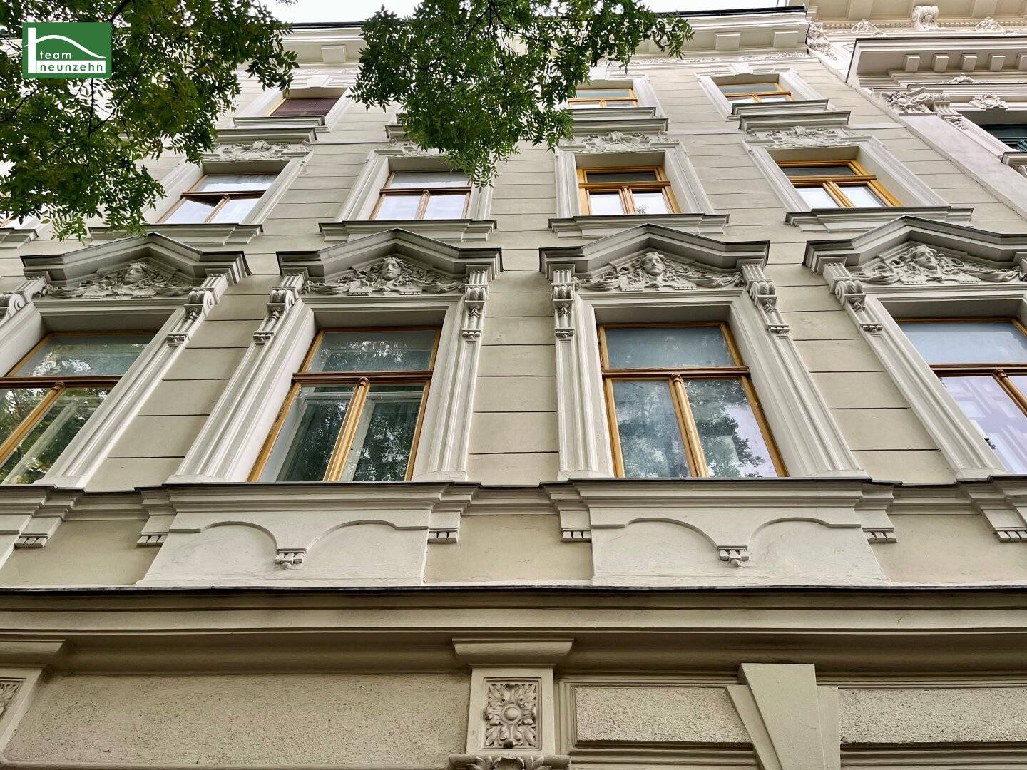 GÜNSTIGES PAKET MIT 2 WOHNUNGEN. RENOVIERUNGSBEDÜRFTIG. EINE WOHNUNG LEERSTEHEND. EINE WOHNUNG UNBEFRISTET VERMIETET!
