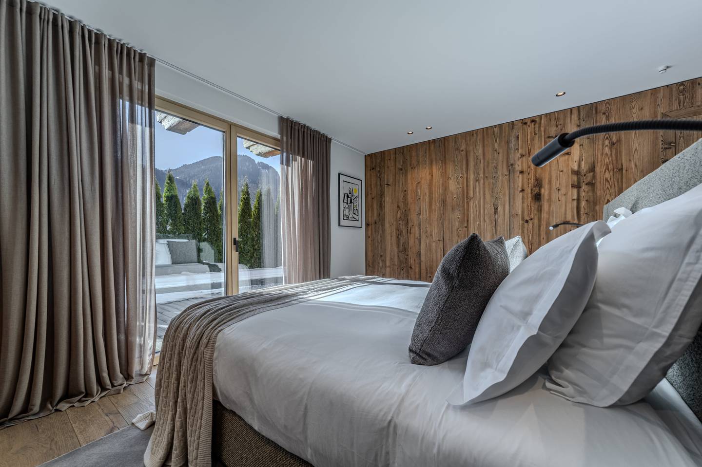 Ground floor apartment quiet outskirts mountain view