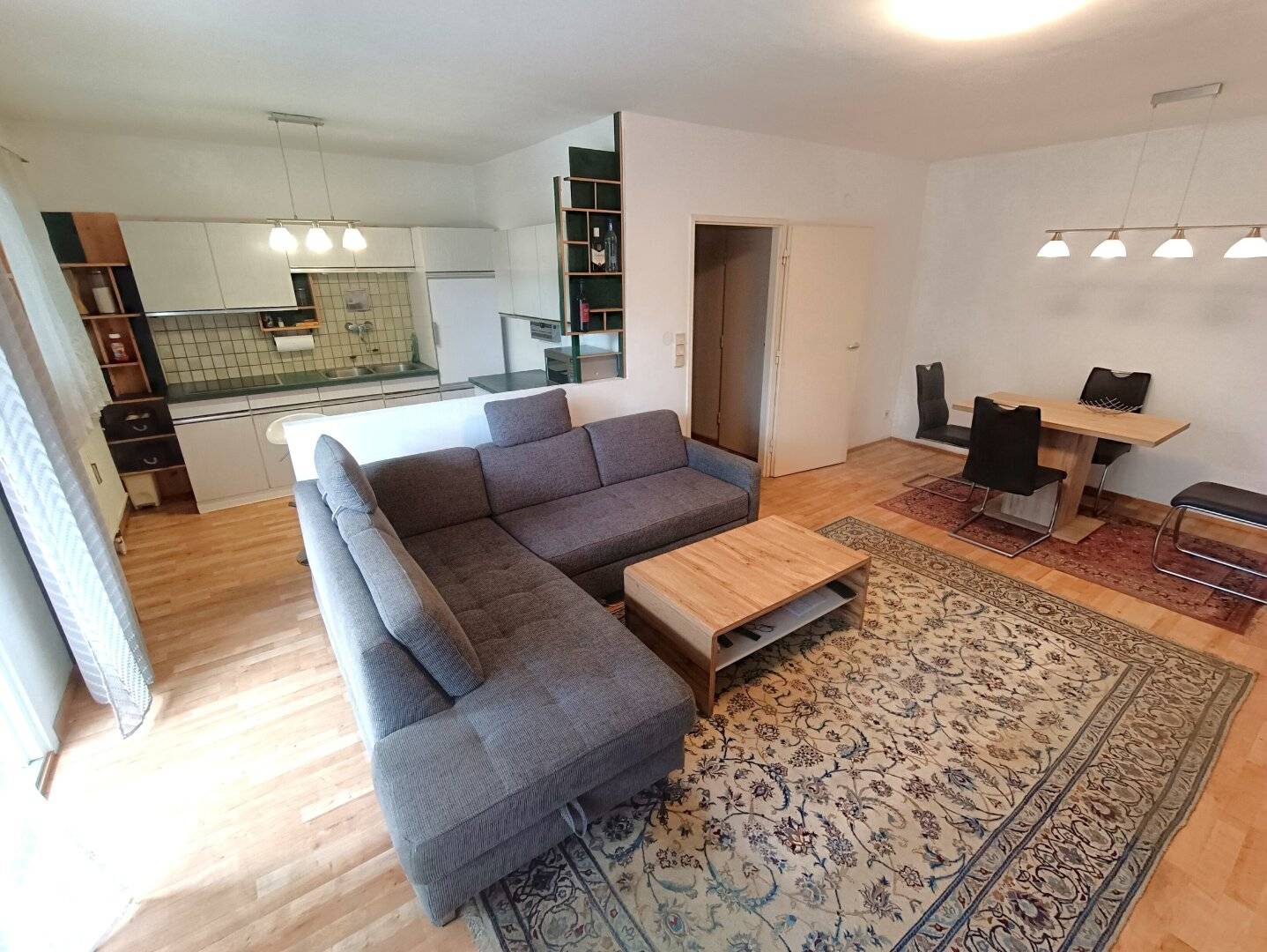 Wohnung mit Loggia und Grünblick in ruhiger Lage