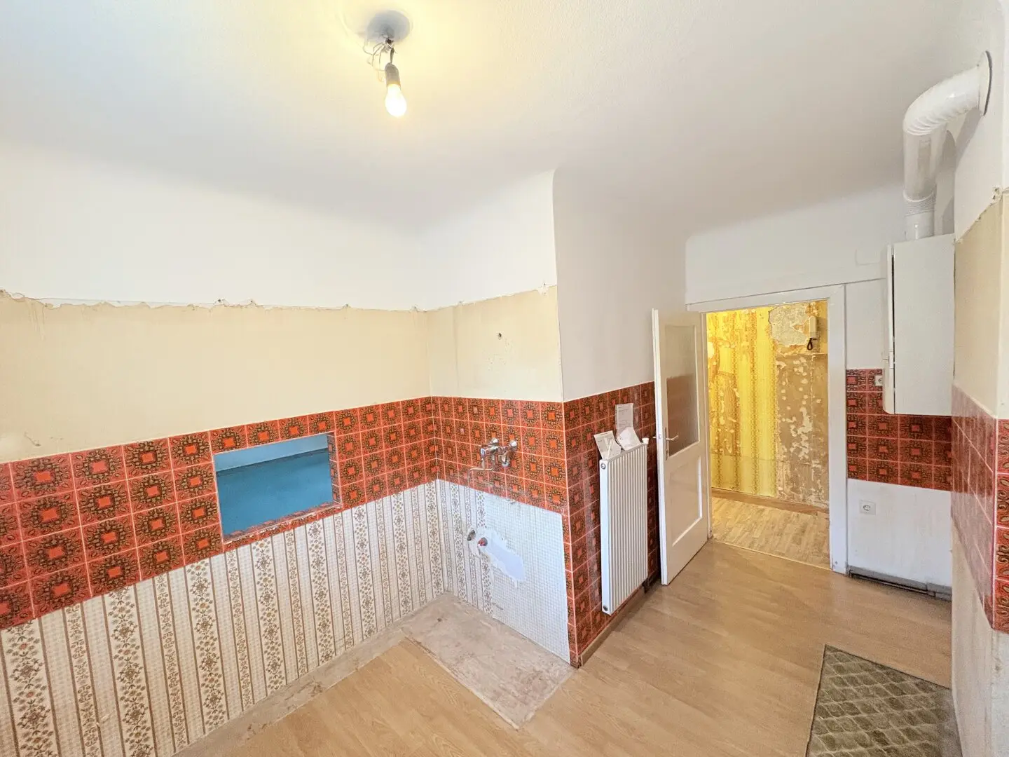 Renovation needed 4 room apartment in a perfect combination of city and country