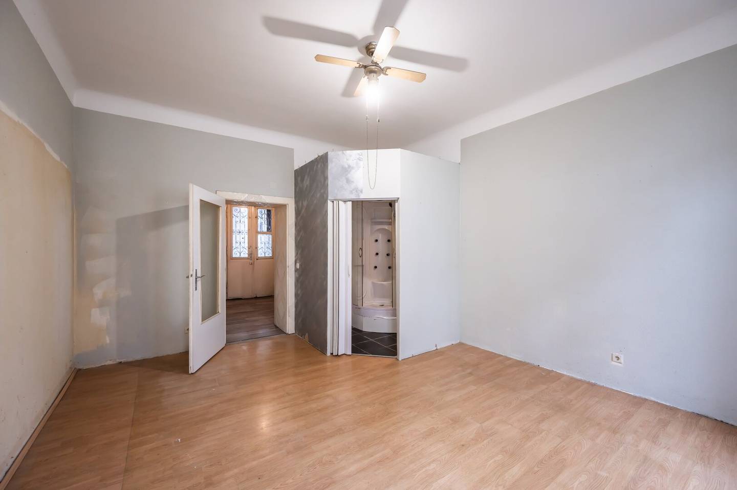 ++NEU++ Kompaktes Altbau-Apartment mit viel Potenzial – perfekt für kreative Lösungen