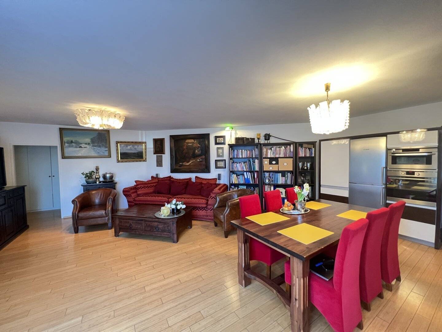 Attic apartment bright east facing near park