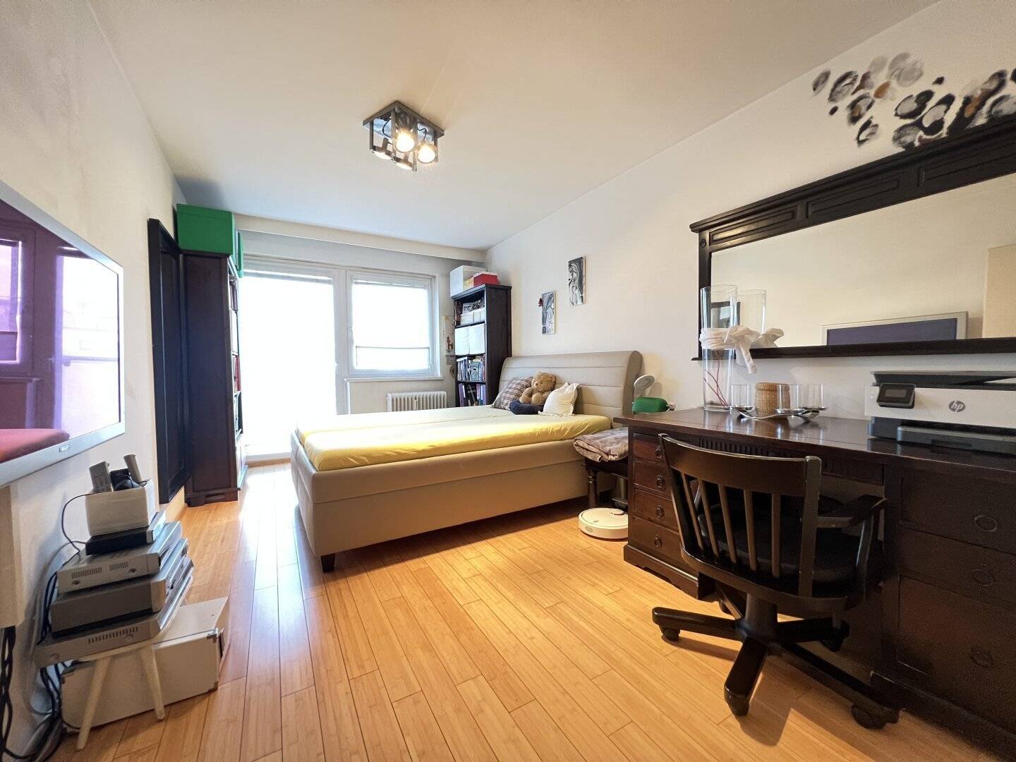 Attic apartment bright east facing near park