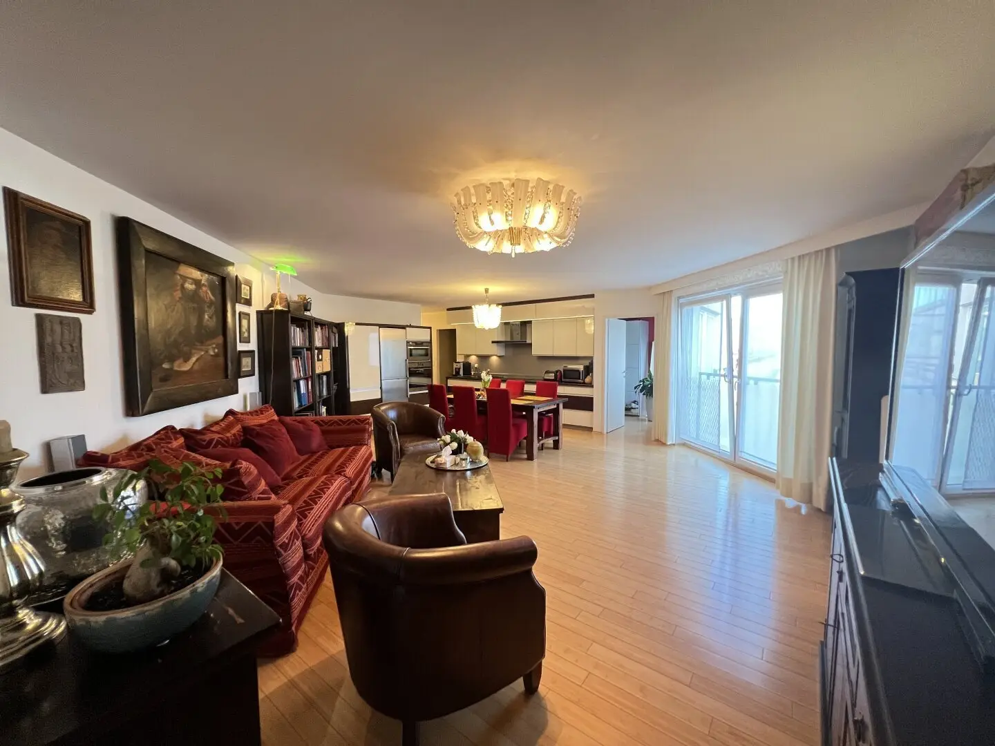 Attic apartment bright east facing near park