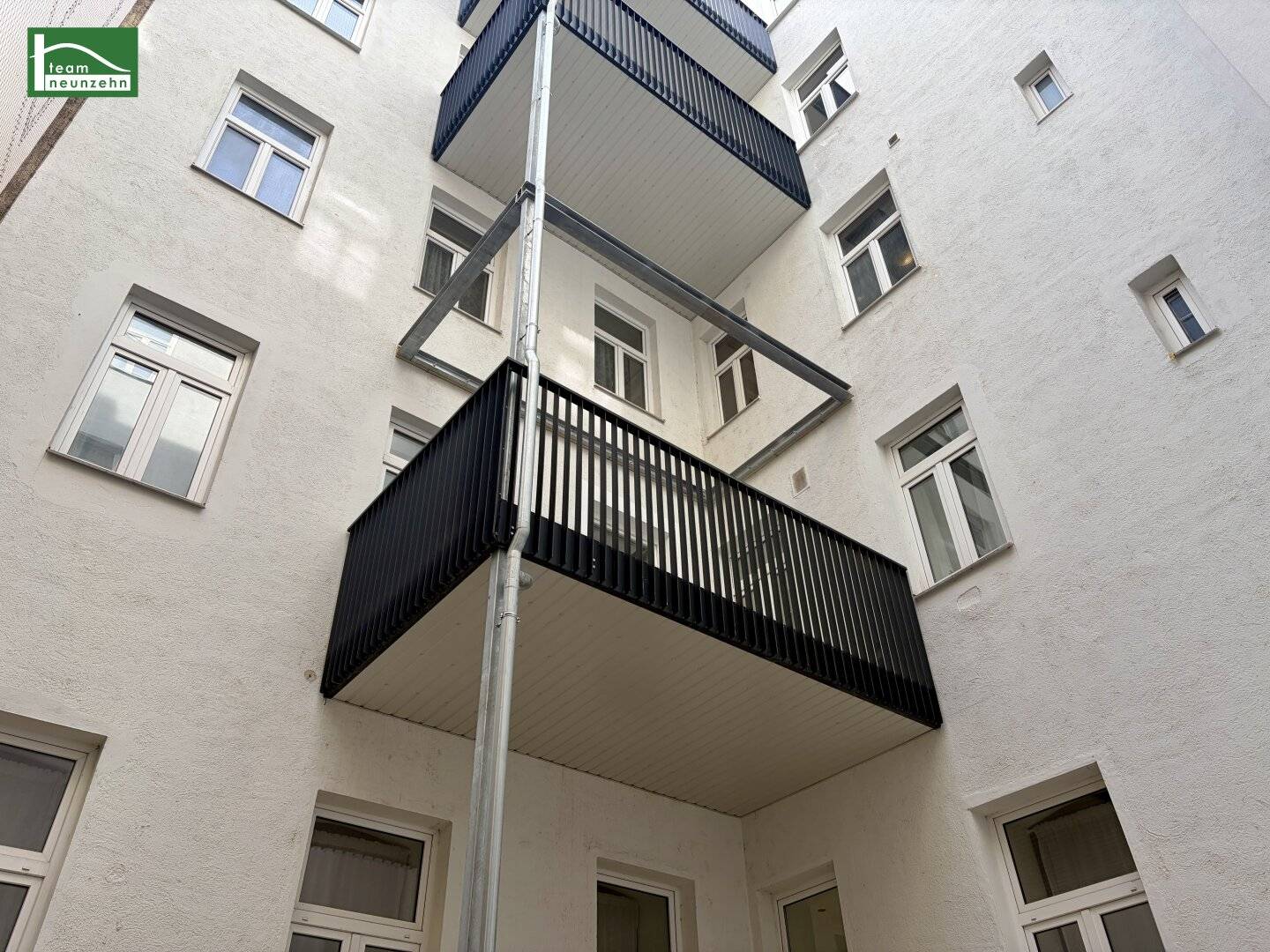Period building charm in the Stuwerviertel. From used to fully renovated, something for everyone.