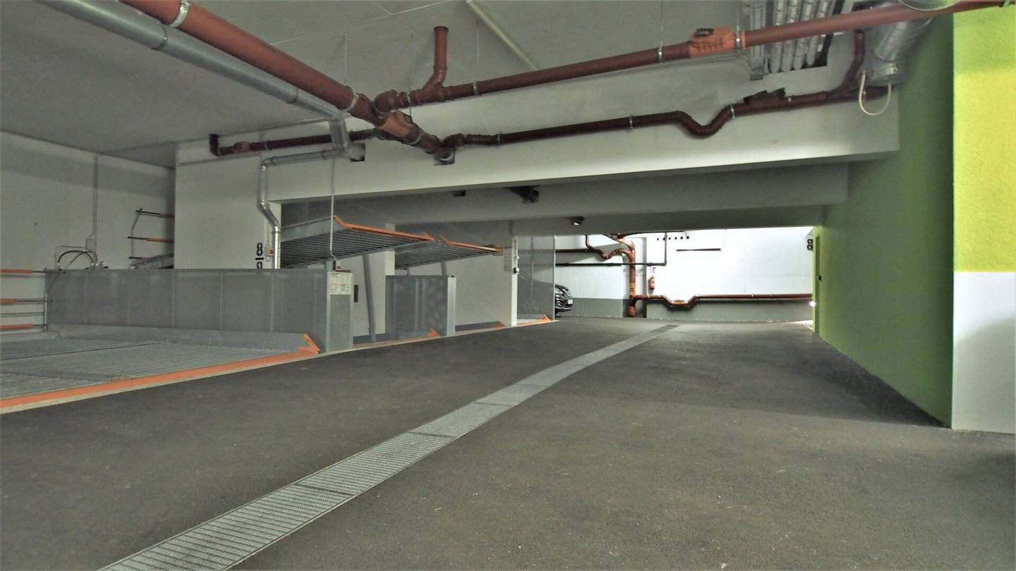 Moderner Stapelparkplatz in der Gersthoferstraße!