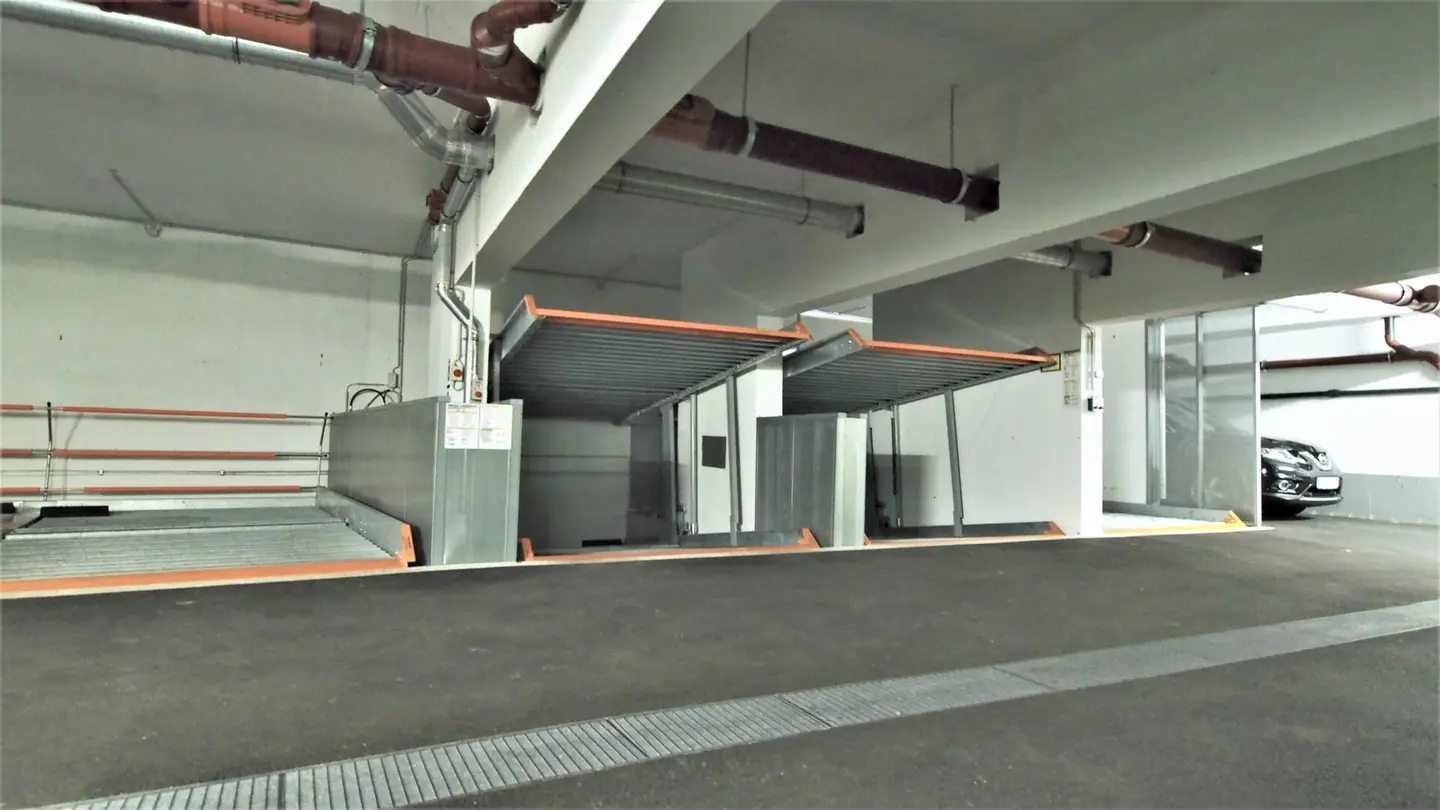 Moderner Stapelparkplatz in der Gersthoferstraße!