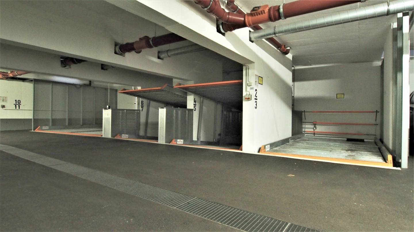 Moderner Stapelparkplatz in der Gersthoferstraße!