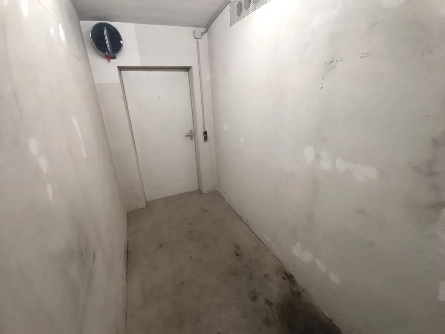 2 basement storage compartments as storage space in a central location with subway proximity Storage space around 10.23 m²