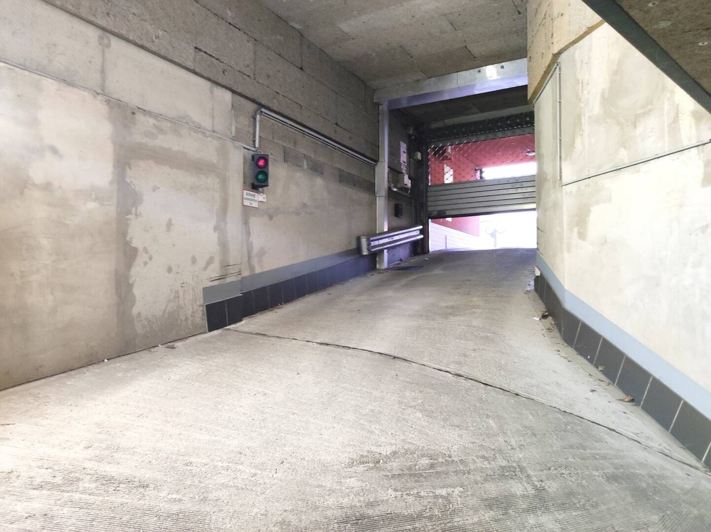 Garage parking space near U6 Siebenhirten