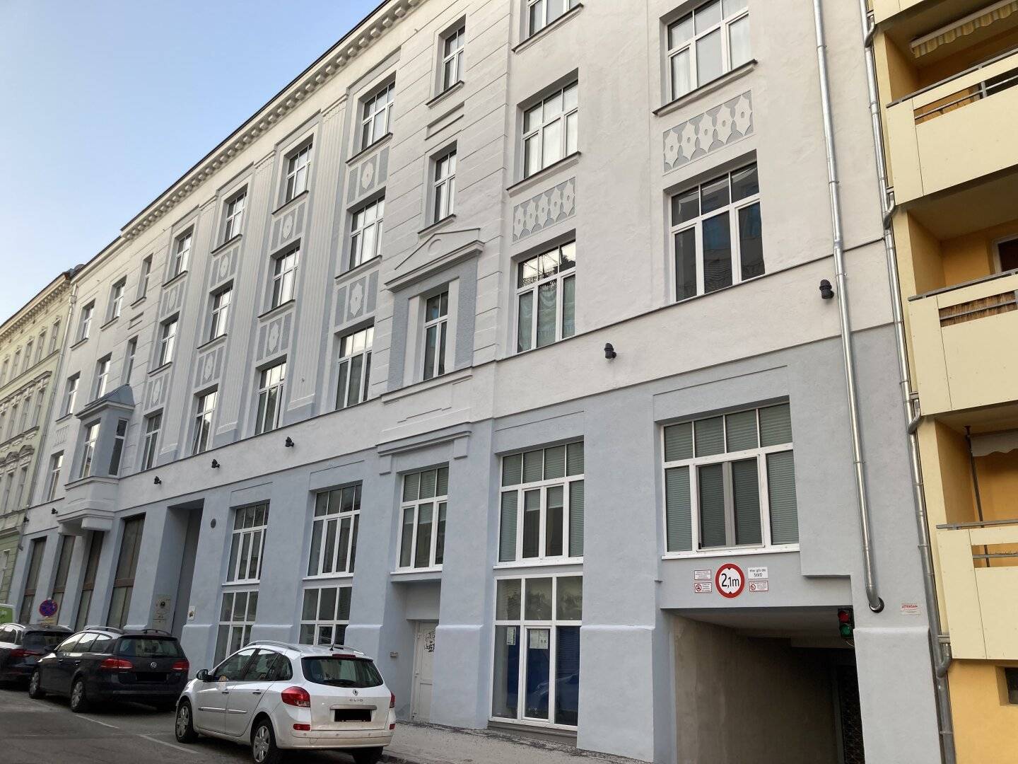 Garage parking space Roseggergasse / Rankgasse - Permanent rental! Entrance height 2.10 m! Near U3 Ottakring!