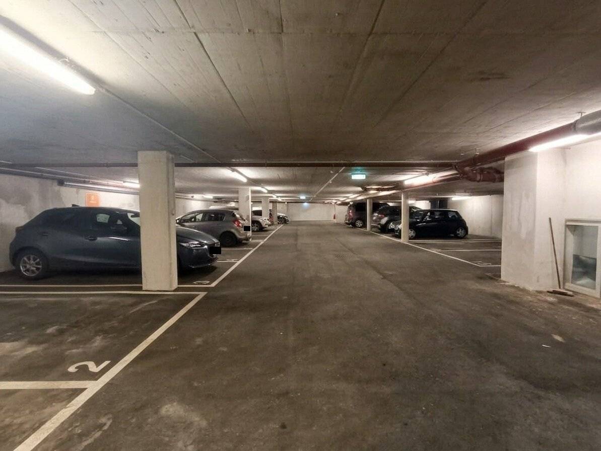 Garage parking space Roseggergasse / Rankgasse - Permanent rental! Entrance height 2.10 m! Near U3 Ottakring!
