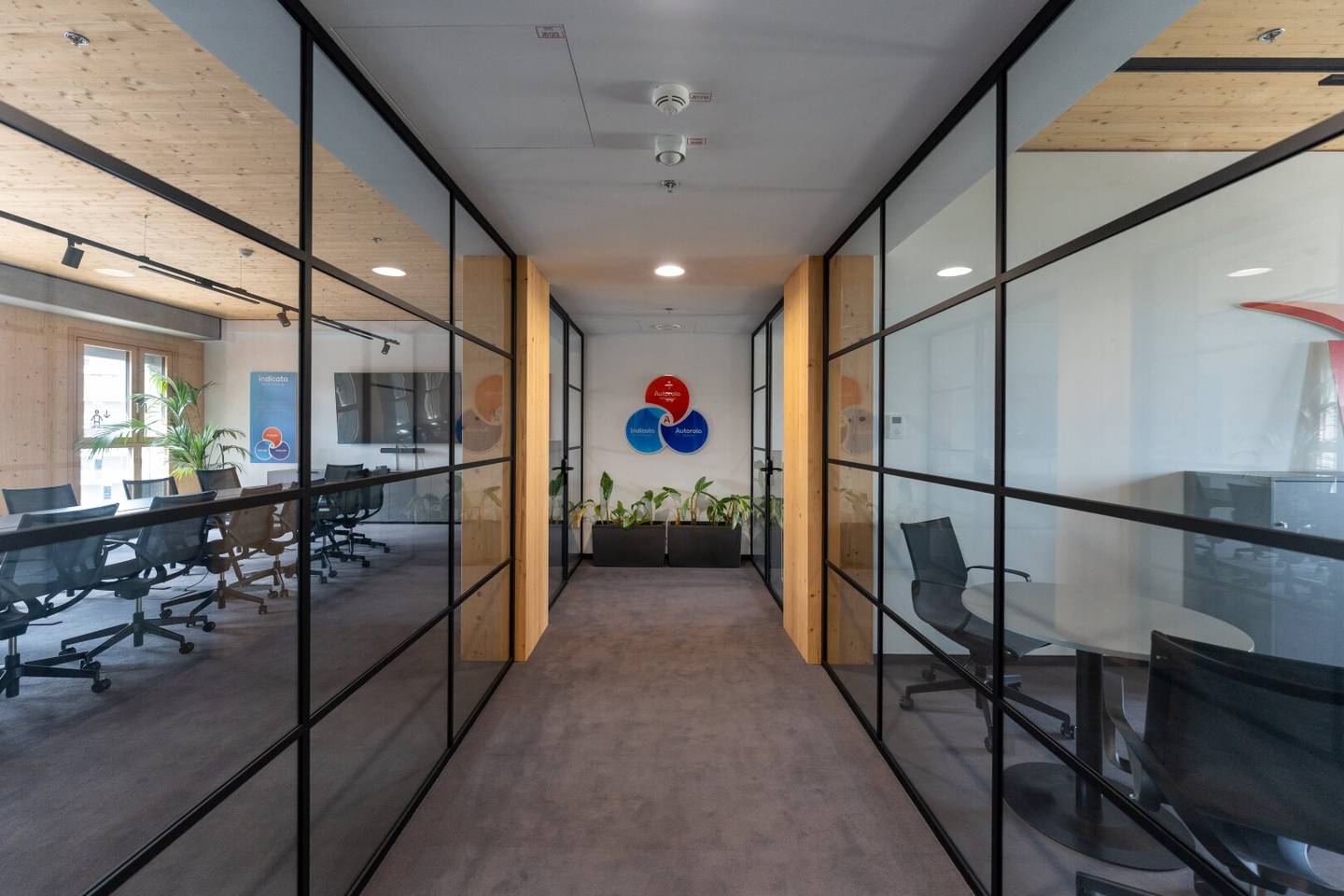Office/Practice/Commercial spaces from 160 m² with lake view directly on the U2 customizable Available now