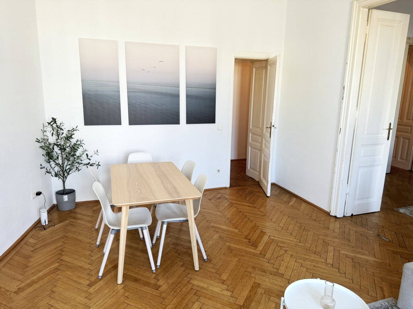 Altbauwohnung mit Erker Balkon nahe U4 Pilgramgasse
