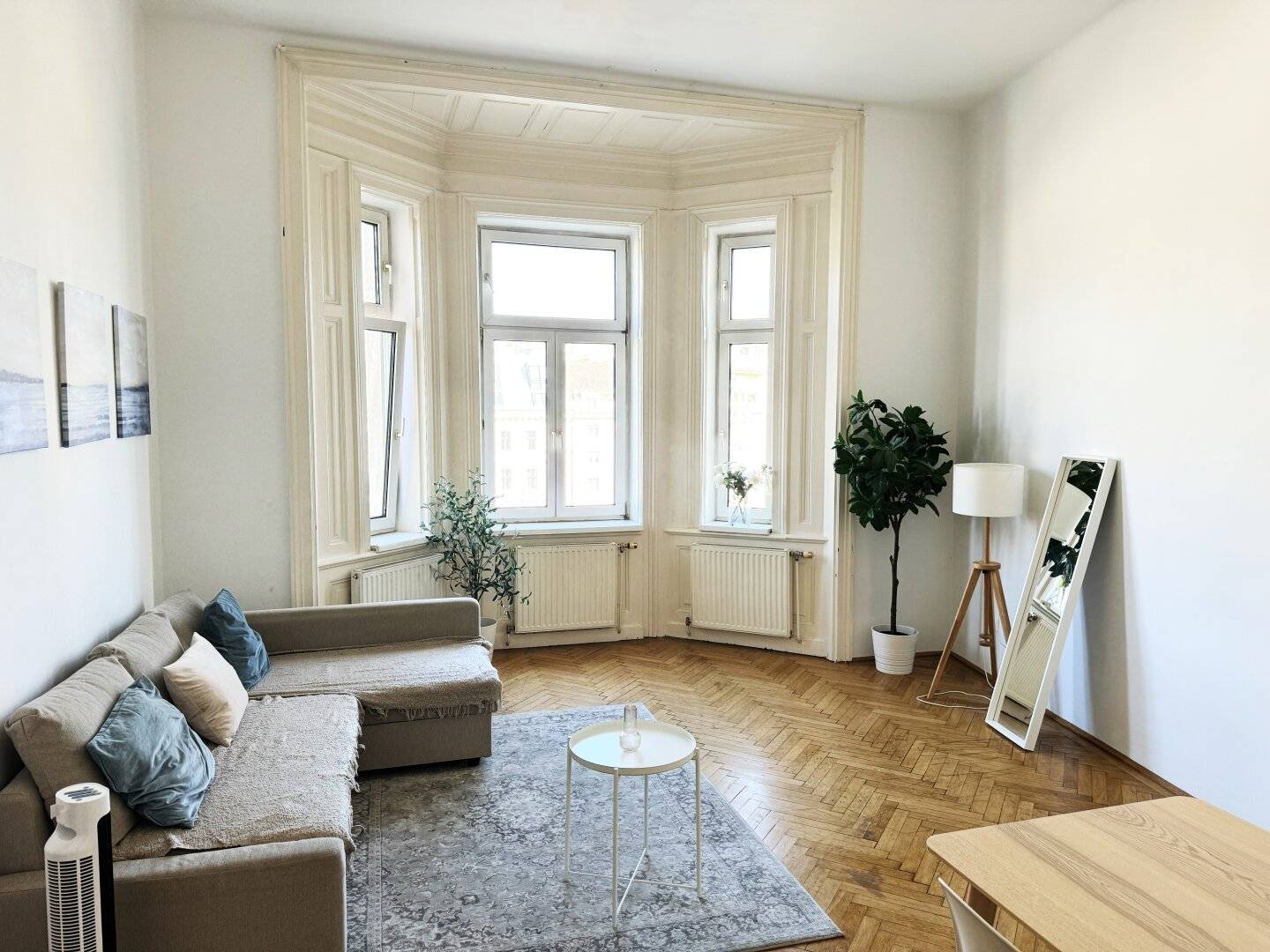 Altbauwohnung mit Erker Balkon nahe U4 Pilgramgasse