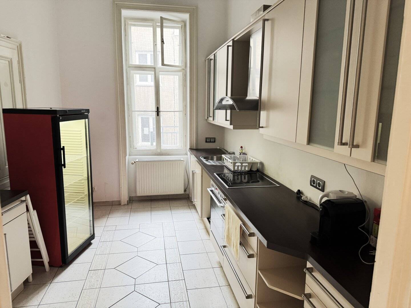 Altbauwohnung mit Erker Balkon nahe U4 Pilgramgasse
