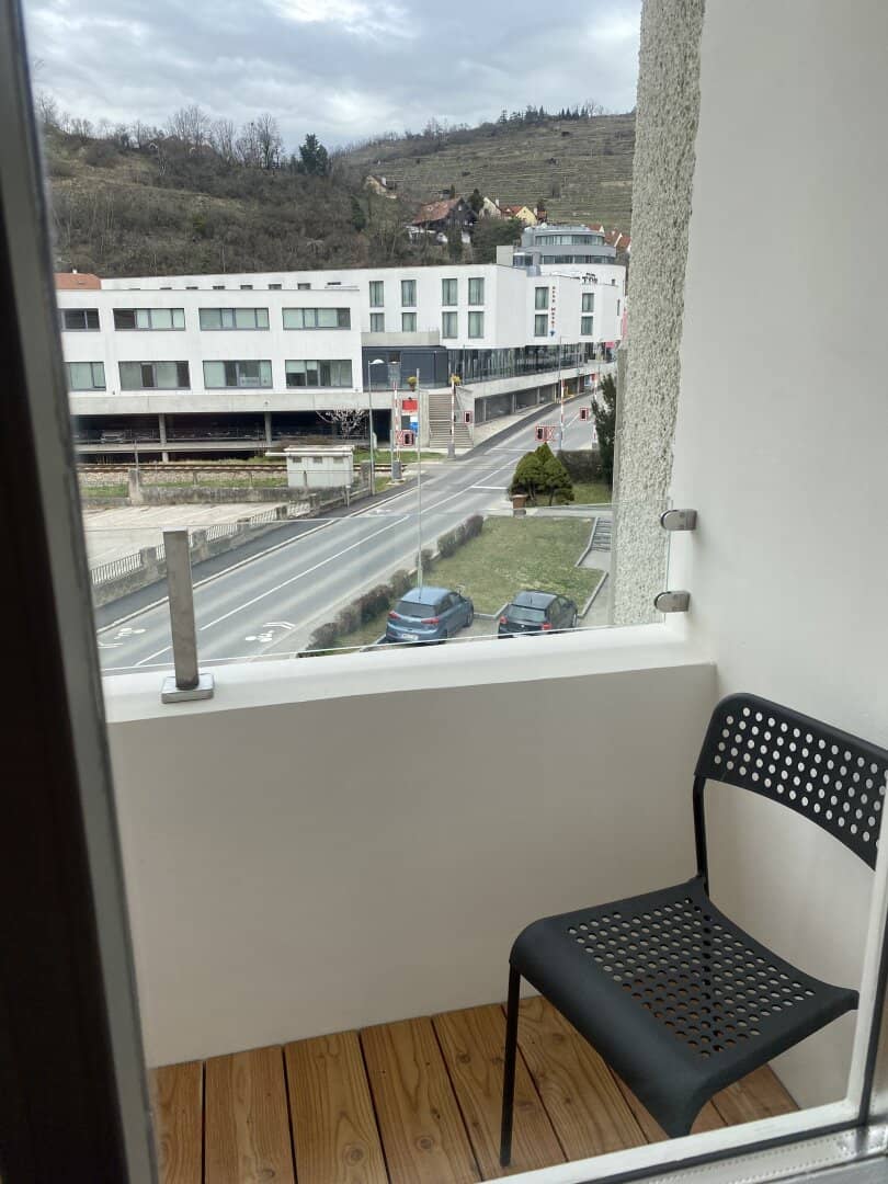 Apartment near Danube University with two balconies