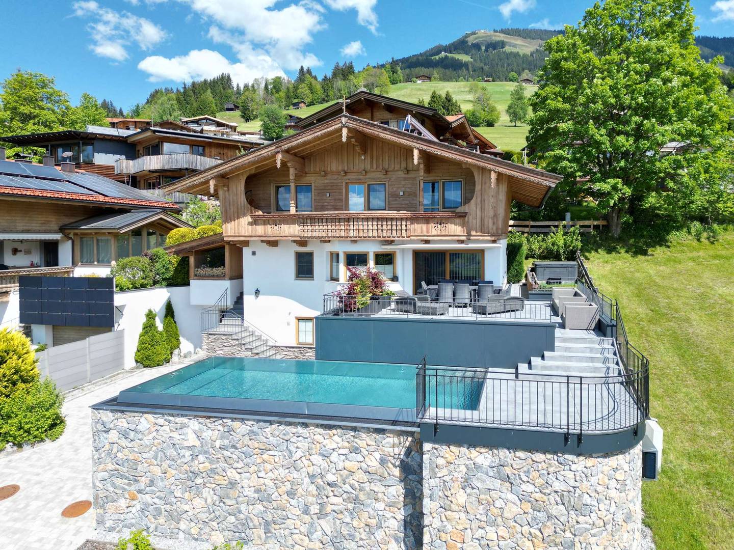 Luxus-Einfamilienhaus in Westendorf mit Infinity-Pool und Terrasse