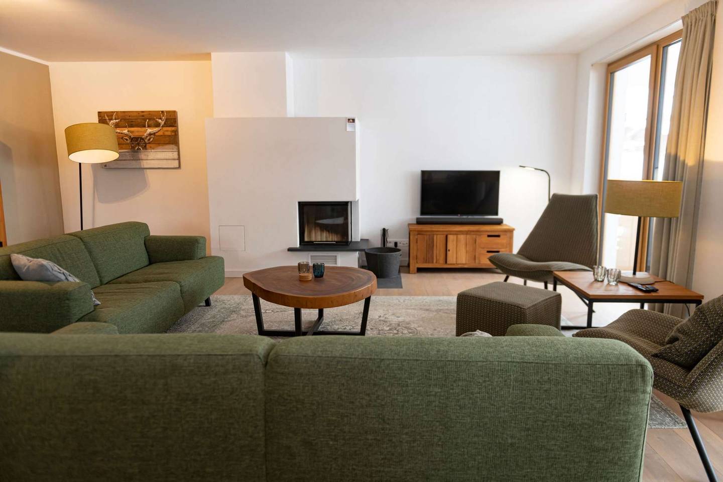 Penthouse near ski lift in quiet location with fireplace