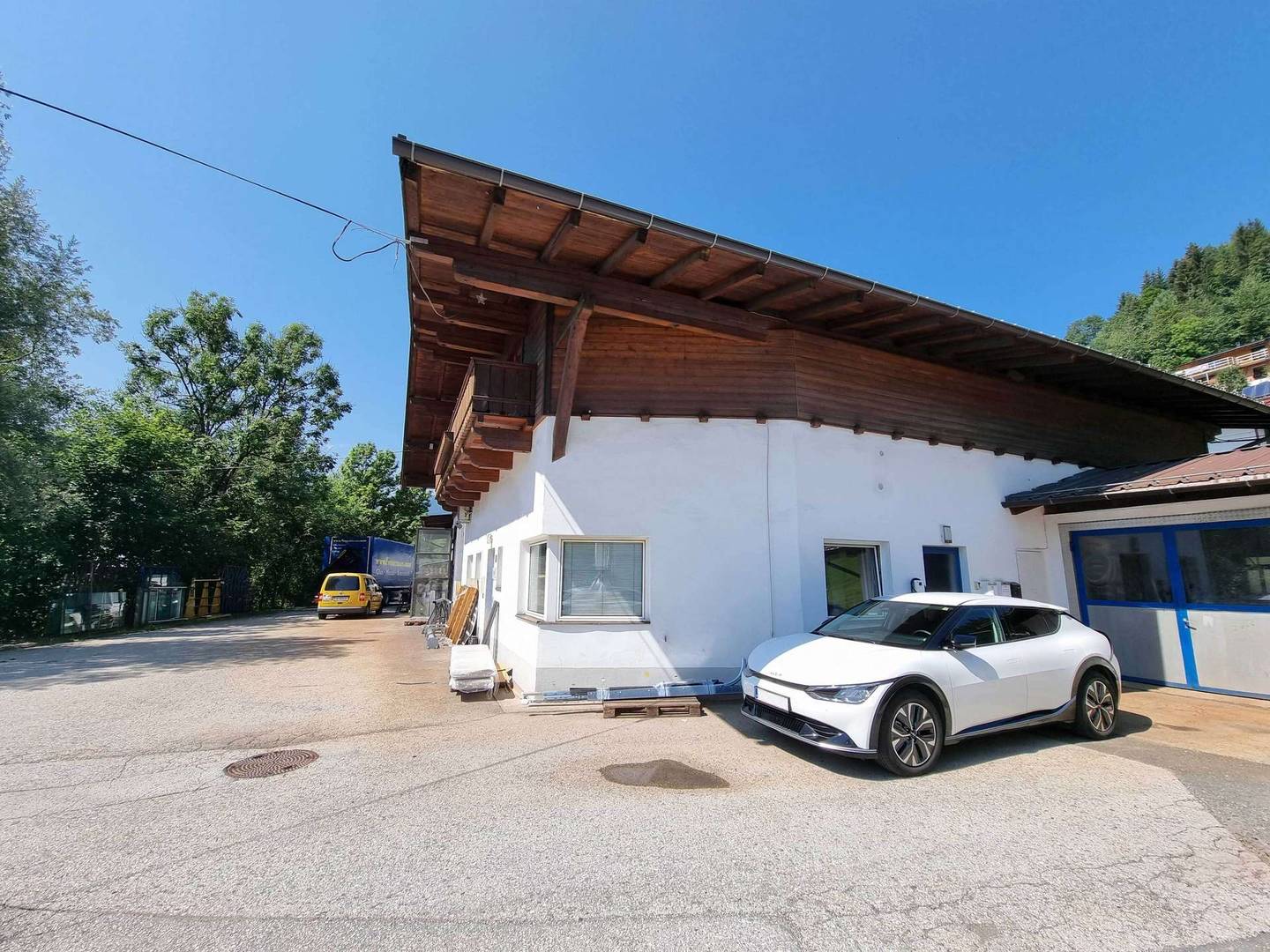 Gewerbeliegenschaft mit 83 m² Wohnung in Westendorf, Tirol, Zentrum