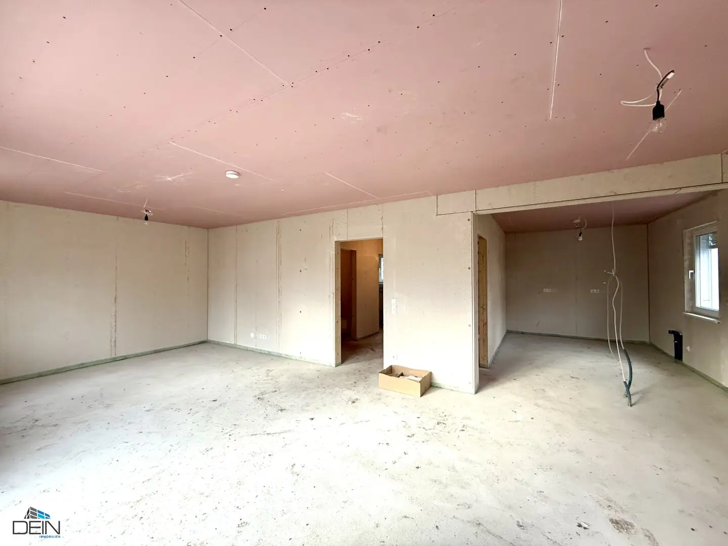 PRICE REDUCTION! DREAMLIKE 4 ROOM DETACHED HOUSE ON OWN LAND WITH GARAGE NEAR KAUFPARK VÖSENDORF