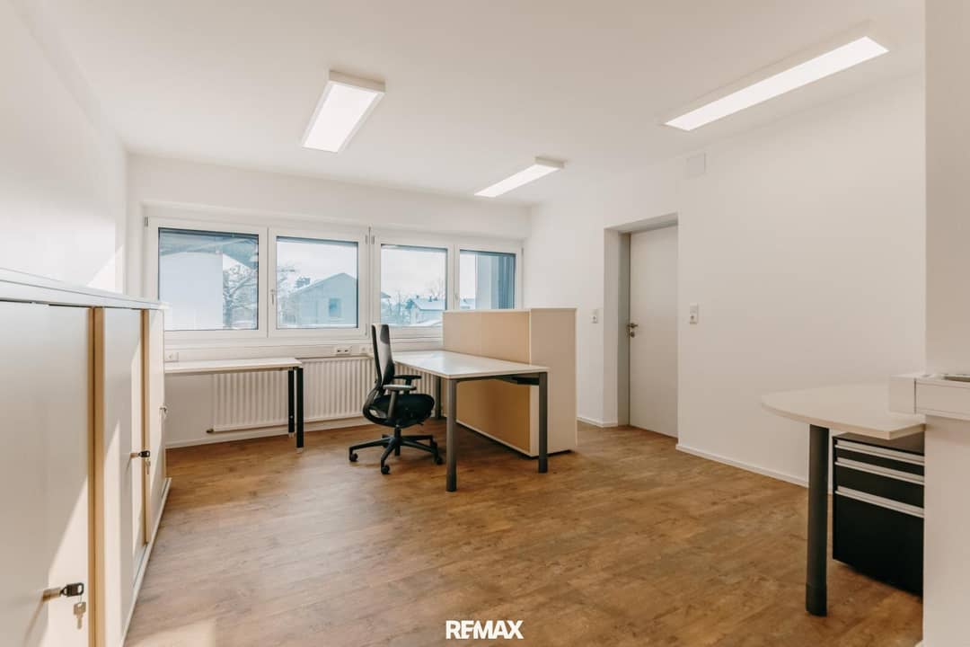 Moderne Büroeinheit in Niederndorf, 65 m², 2 Zimmer, zentrale Lage