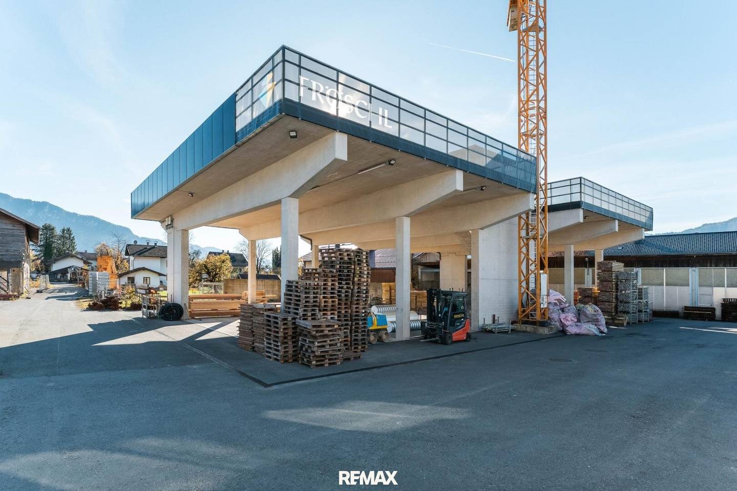 Variable storage spaces &amp; renovated office spaces for rent