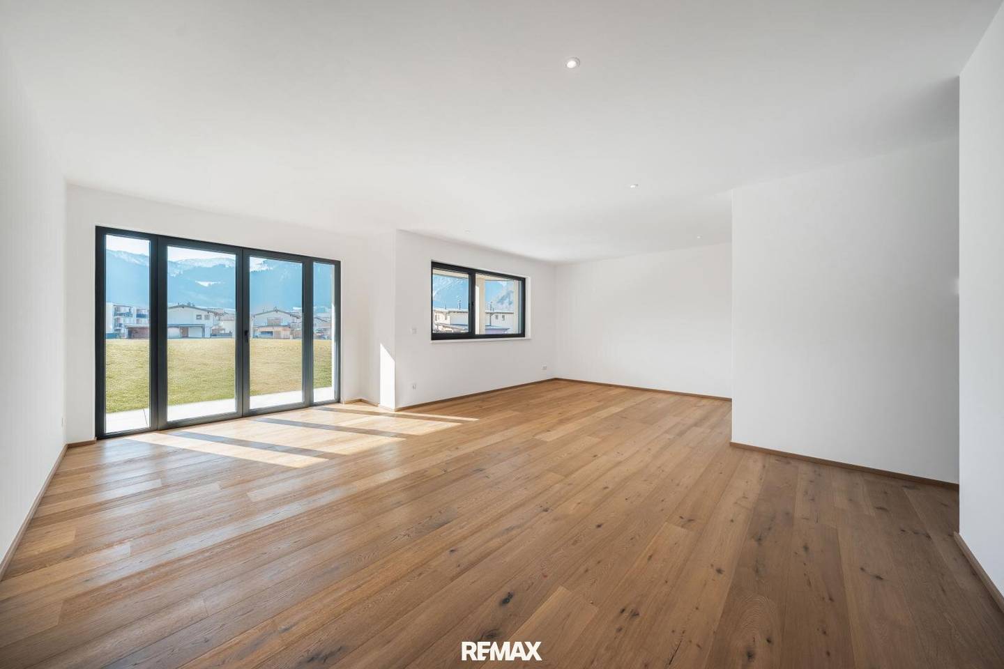 Wohnung near the lake with terrace and garden area