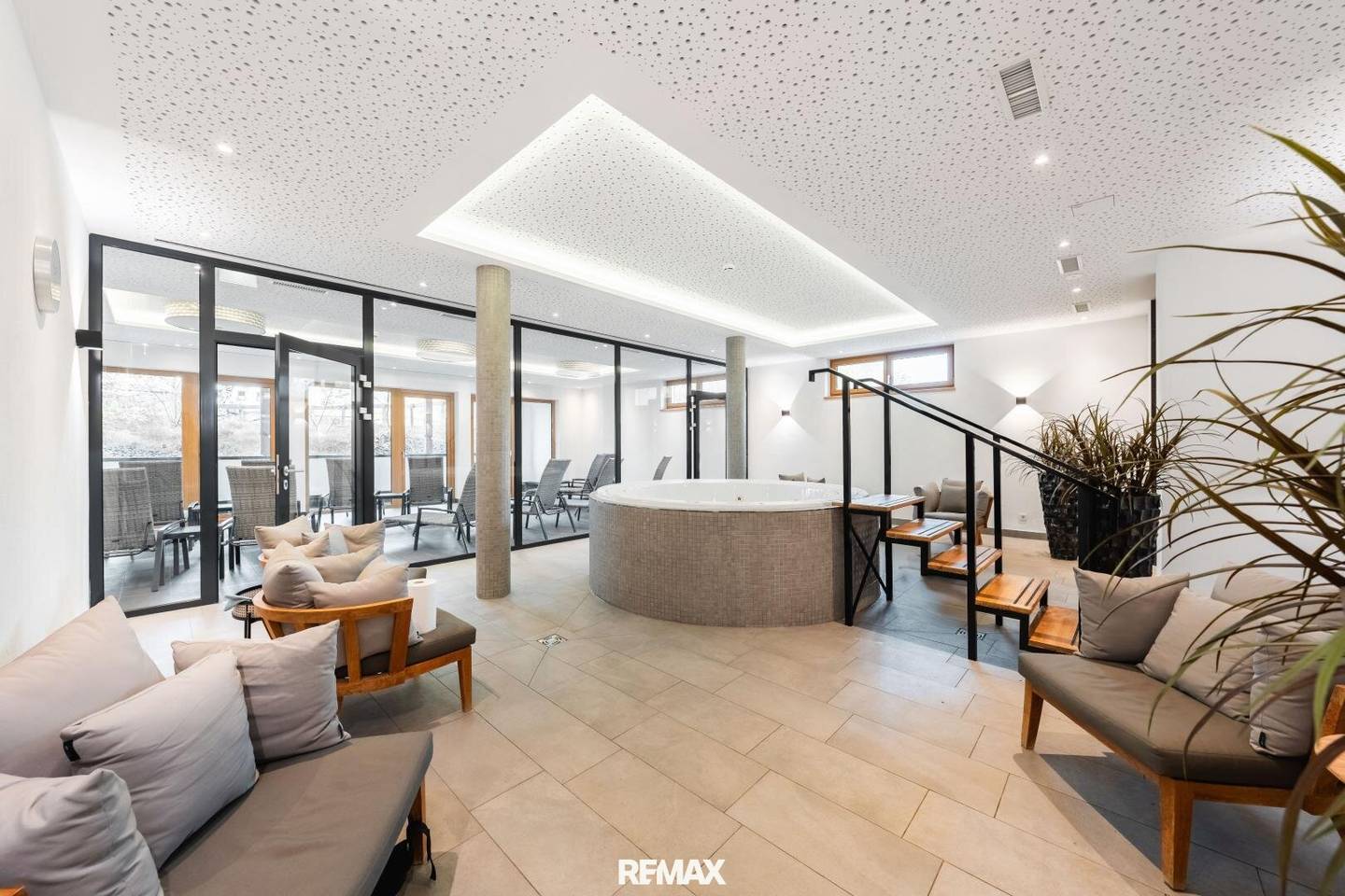 Apartment with mountain panorama and wellness