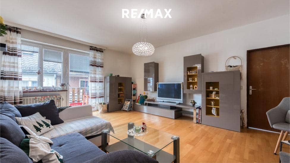 Mehrfamilienhaus in Ampflwang – zentrale Lage, 3 WE + Geschäftslokal