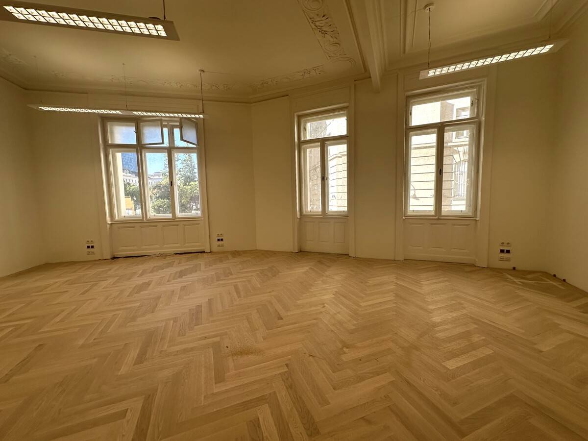 Wohnung in der Inneren Stadt nahe Urania mit Balkon