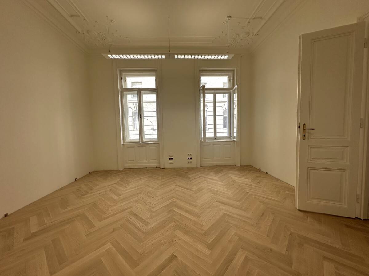 Wohnung in der Inneren Stadt nahe Urania mit Balkon