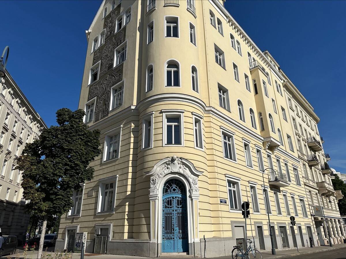Wohnung in der Inneren Stadt nahe Urania mit Balkon