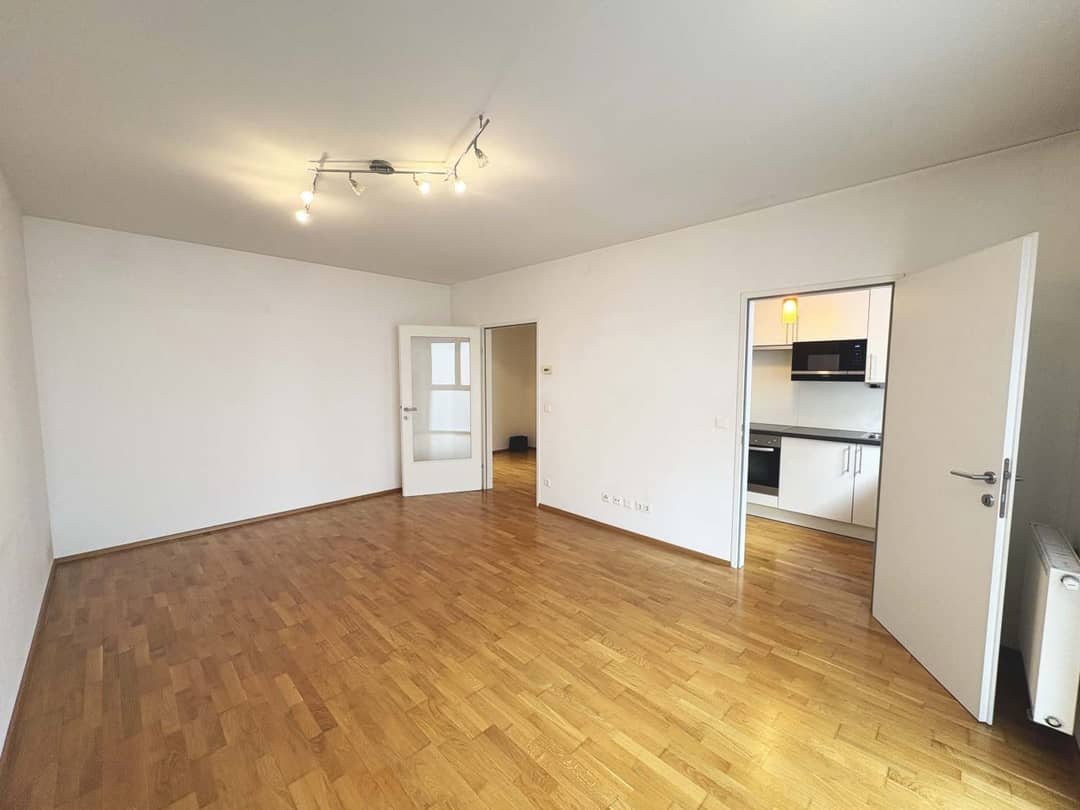 Moderne Wohnung mit Balkon in ruhiger Seitengasse