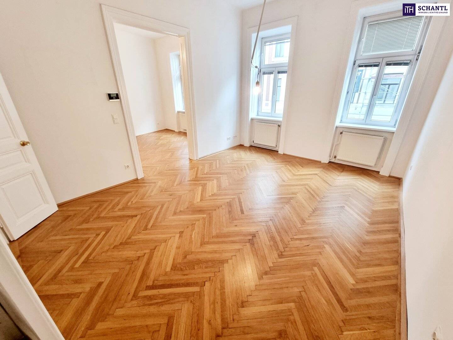 Apartment in a renovated historic building in Währing with lift