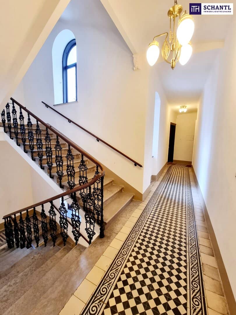 Apartment in a renovated historic building in Währing with lift