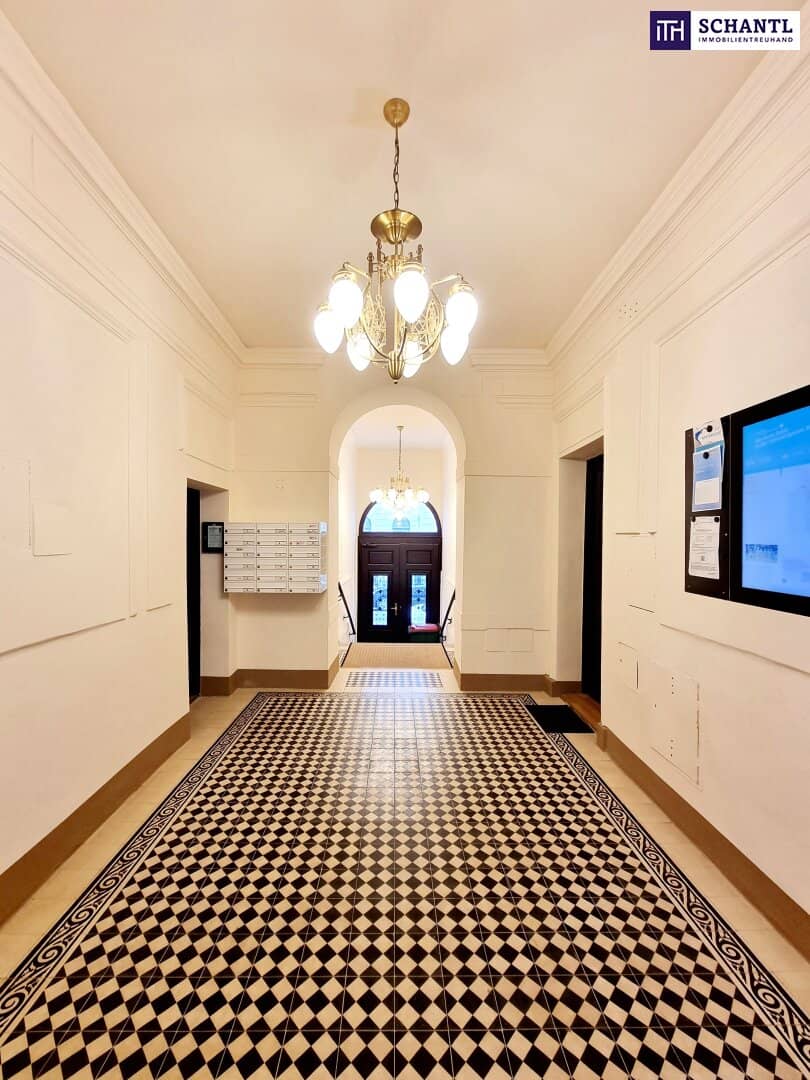 Apartment in a renovated historic building in Währing with lift