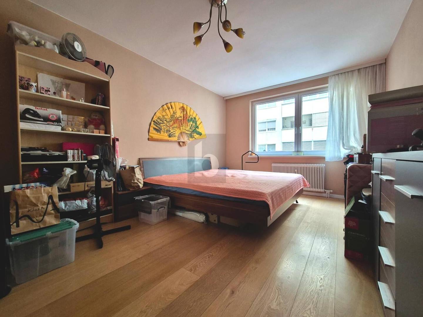 Helle Wohnung mit Echtholzparkett und guter Anbindung
